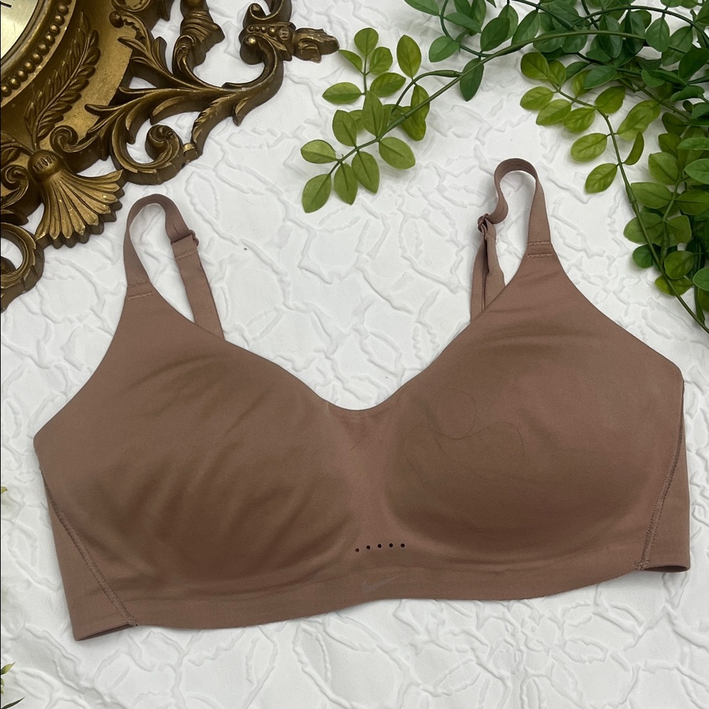 Nike Wireless Tan Sports Bra Size Medium